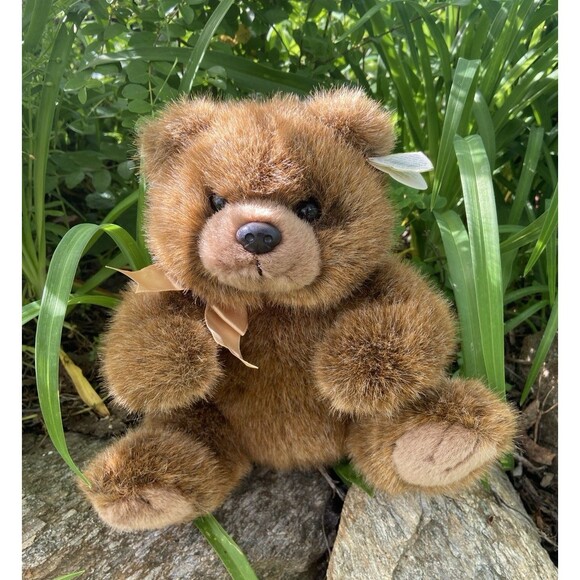 Ty Classics Magee Bear with Bow Sitting Teddy 9.5 inch with Heart Paper tag 1998 - Picture 1 of 5